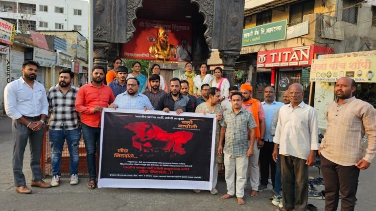काश्मीर अतिरेकी हल्ल्याचा वाघोलीत तीव्र निषेध; शहीद पर्यटकांना श्रद्धांजली