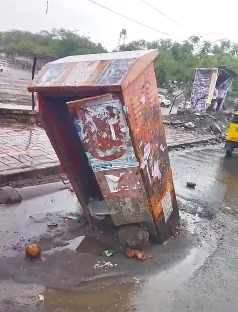 वाघोलीत महावितरणची बेफिकीरी: रस्त्याच्या कडेला असलेले डीपी बॉक्स अपघाताच्या उंबरठ्यावर