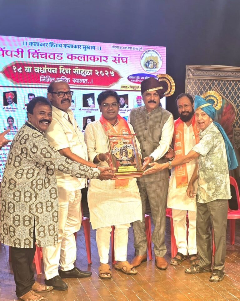 पिंपरी चिंचवड कलाकार महासंघाकडून उमेश चव्हाण यांना समाजरत्न पुरस्कार प्रदान 