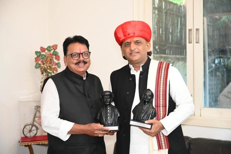 पुणे शहर पदाधिकाऱ्यांनी घेतली अखिलेश यादव यांची दिल्ली येथे भेट