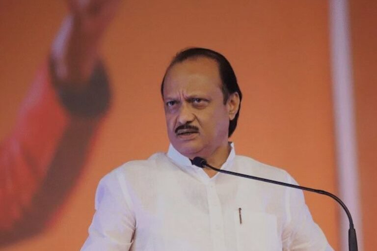 मला बोलायला लावू नका, असे म्हणत अजित पवारांनी आरक्षणाच्या मुद्यावरून शरद पवारांना टोला लगावला आहे.
