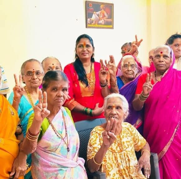 निराधार, अपंग ,गरजू वृद्धांना आधार देणारी निराधार ज्येष्ठांची लेक छायाताई भगत