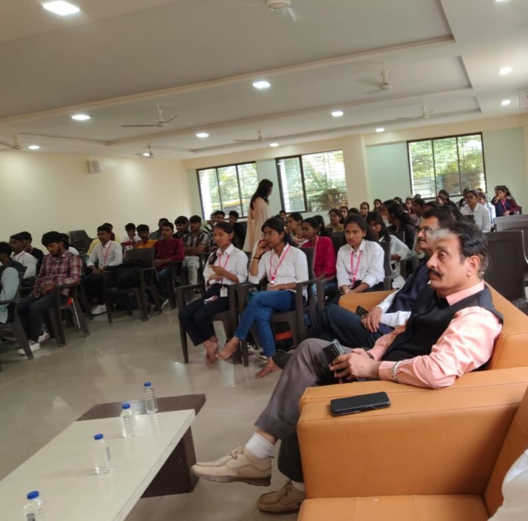 ट्रिनिटी कला, वाणिज्य आणि विज्ञान महाविद्यालयामध्ये आविष्कार कार्यशाळेची यशस्वी आयोजन