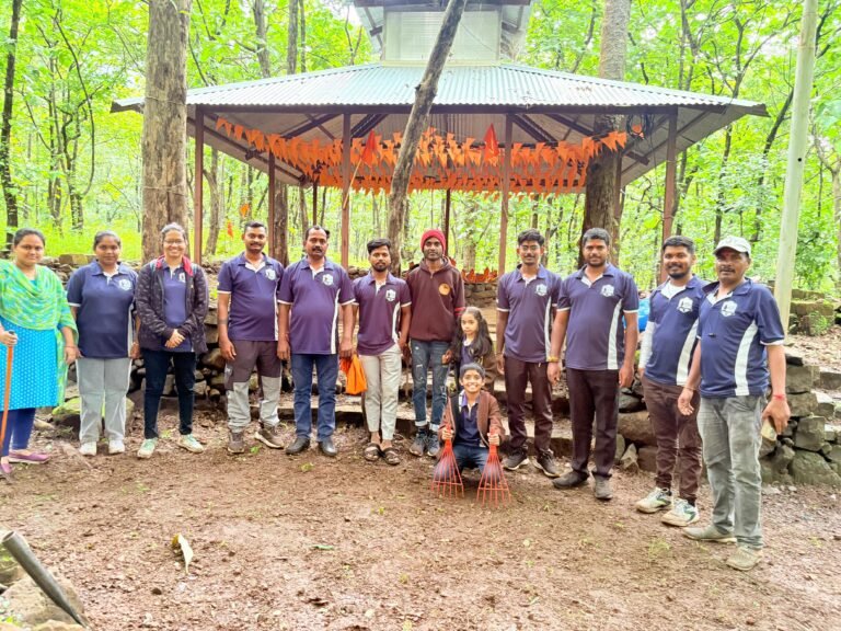 सिंहगड गडदैवत चौंडाई देवी मंदिर परिसर साफसफाई मोहिम यशस्वीरीत्य पुर्ण