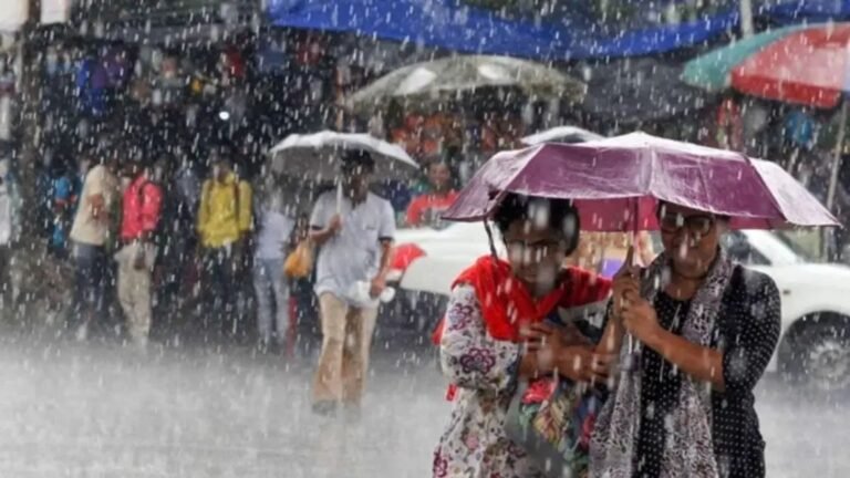 महाराष्ट्रात पुढील ७२ तास अतिमुसळधार पावसाचा इशाराः गरज असेल तरच घराबाहेर पडा; या जिल्ह्यांना अलर्ट