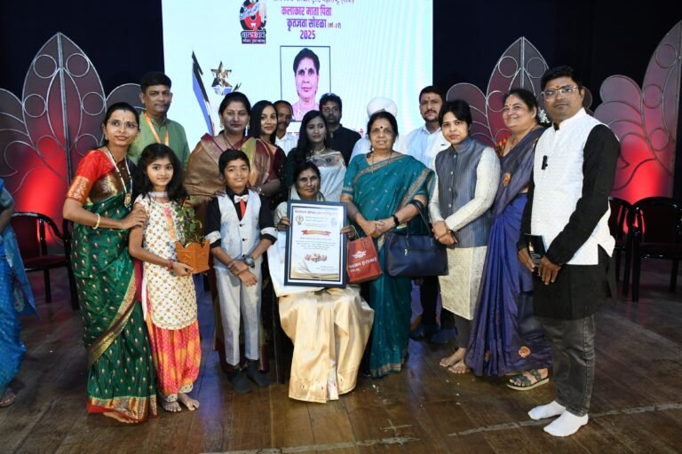 बालगंधर्व रंगमंचावर मातोश्रींचा सन्मान हाच आम्हां कलाकारांचा अभिमान..